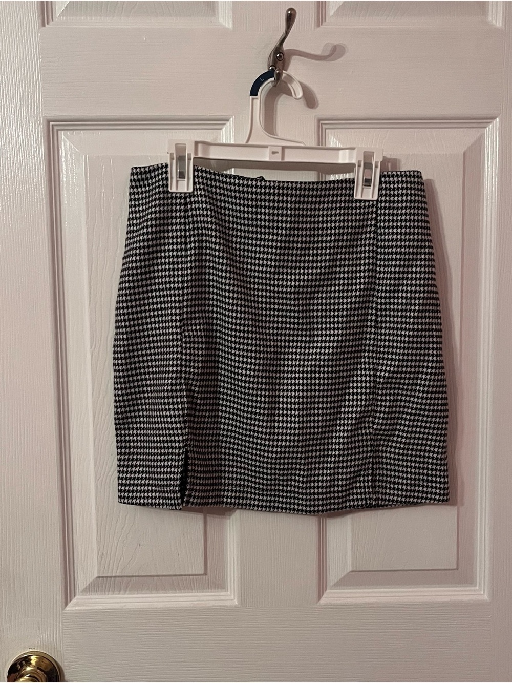 love on a hanger Black and White Houndstooth Mini Skirt